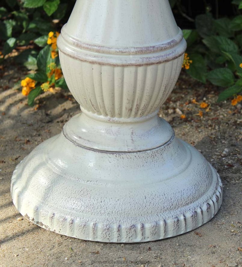 60H082841 Plow & Hearth Bain d'oiseaux debout en métal blanc vintage Kingston sur socle cour et jardin